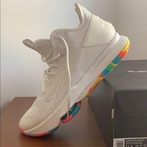 Lebron Witness IV 11.5 mens